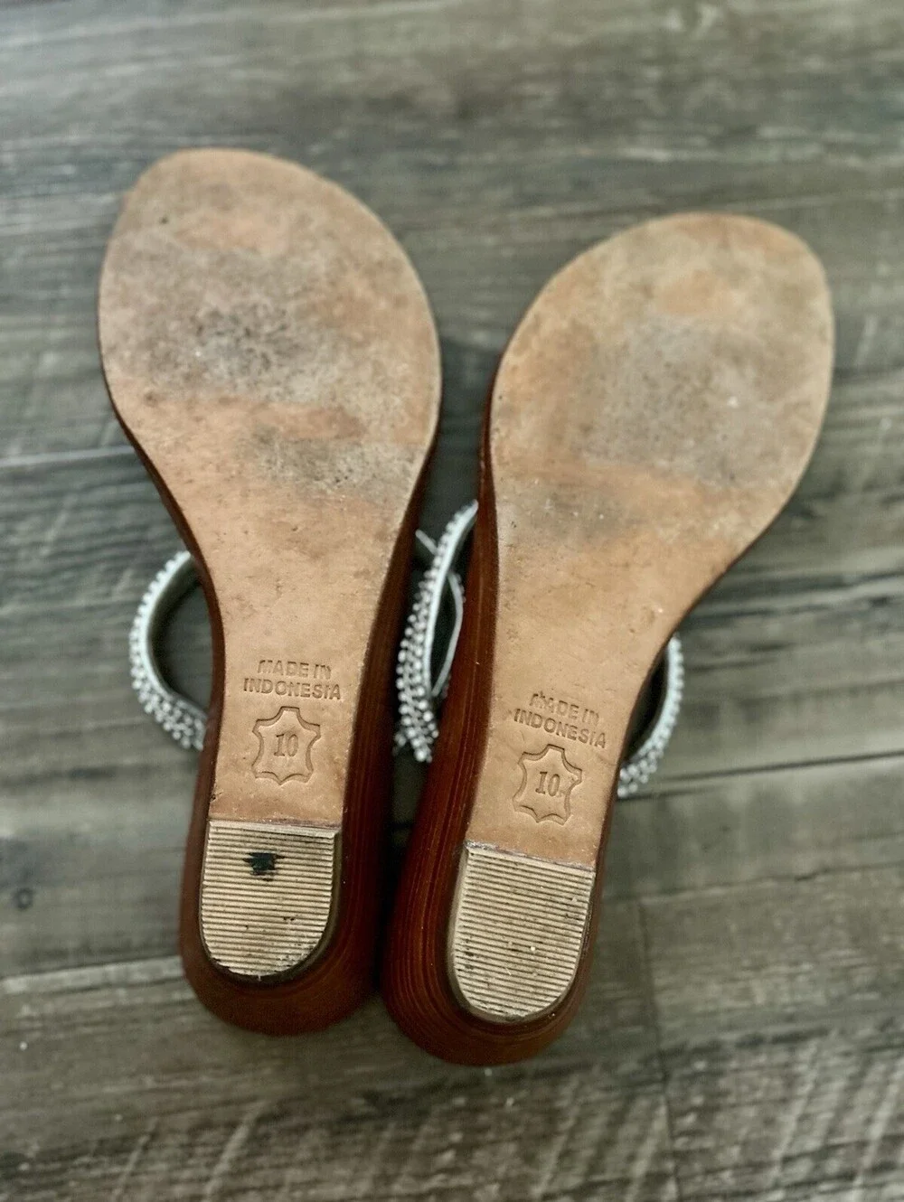Tommy Bahama Rhinestone Sandals Women’s Size 10 Slight Heel